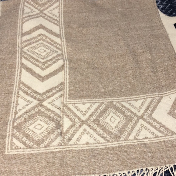 American Eagle Shawl Poncho Light Brown With Fringe - Picture 4 of 15